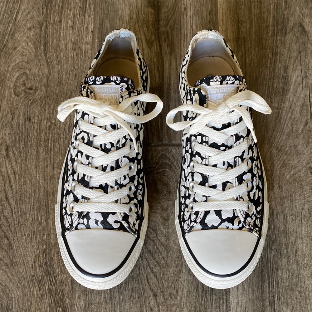 Cheetah print Converse